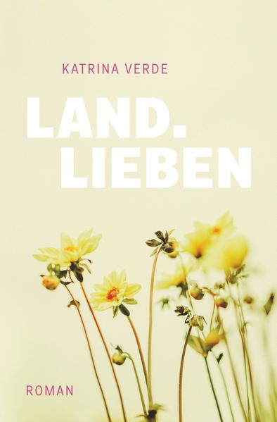 Irene wollte niemals zurück aufs Land. Aber als sie sich überraschend mit den Scherben ihres privaten und beruflichen Lebens konfrontiert sieht, bleibt ihr nur der Ort ihrer Kindheit, um Kräfte für einen Neuanfang zu sammeln. Die Sommersonne, ihre Laufschuhe und ihr attraktiver Nachbar Tom lassen das Landleben jedoch nach einiger Zeit gar nicht mehr so unangenehm erscheinen. Als sich schließlich Erinnerungen an das Leben, das sie in der Großstadt verlassen hat, in den beschaulichen Sommer am Land drängen, erkennt Irene, dass sie eine Entscheidung über ihre Zukunft treffen muss. Sommerluft, ein Neuanfang und die befreiende Kraft von morgendlichen Laufrunden. „Landlieben“ ist ein Liebesroman zum Wohlfühlen und Abtauchen. * Leserstimmen: "Wunderschön geschrieben, lässt die graue Kompliziertheit des Alltags auf humoristische Art und Weise vergessen." "Wundervolles Wohlfühlbuch" "Eine wunderschöne Umarmung in dieser wirbligen Zeit" * "Landlieben" ist ein Kleinstadt-Liebesroman mit Sommerstimmung. Es geht um Atempausen, sommerliche Weinberge, neue Freundschaften, grantige Teenager, Unmengen an Kaffee - und natürlich Tom. Und zwischendurch wird auch noch Fußball gespielt. Die "Landlieben"-Serie erzählt die Geschichten dreier Frauen zwischen 30 und 40 Jahren, die jede für sich Zufriedenheit im Neubeginn finden - an genau jenem Ort, mit dem sie nicht gerechnet hätten, in genau jenem Moment, in dem sie es nicht erwartet hätten.