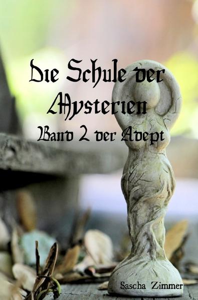 Dies ist der zweite von drei bändern. In diesem Teil vertiefen wir die bereits erworbenen Kenntnisse aus dem ersten Jahr und ergänzen sie mit vielen diversen neuen Themen wie das Tarot, die Edelsteine, Die aktive Arbeit mit den Chakren, dem Träumen und der Traumdeutung, der Astrologie, dem Pendeln, der Numerologie und viele weitere Interessante Themen Auch im zweiten Band gibt es wieder viele Übungen und Rituale. Der Lehrplan ist wie im ersten band Monatlich Aufgebaut mit Aufgaben am Ende eines jeden Monats. Auch hier kannst du am Ende eines Jeden Jahres dein erworbenes Wissen durch einen Test überprüfen ehe du dich an das dritte und letzte Jahr begibst.