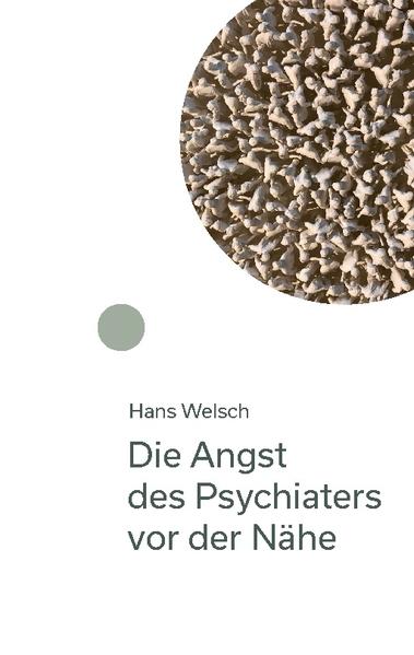 Die Angst des Psychiaters vor der Nähe ist eine Sammlung literarischer Miniaturen, in denen der Autor seine langjährigen Erfahrungen als psychiatrischer Sachverständiger verarbeitet hat. An die Stelle der distanzierten Betrachtung tritt die zuweilen schwer auszuhaltende Nähe der unmittelbaren Begegnung mit der Welt des Kranken und seinem Eigensinn und damit nicht nur seinem Leid, sondern auch der schöpferischen Kraft, die berührt und bewegt. Das Buch wendet sich nicht nur an ein literarisch interessiertes Fachpublikum, sondern an alle, die sich ihre Neugier für das scheinbar Fremde bewahrt haben.