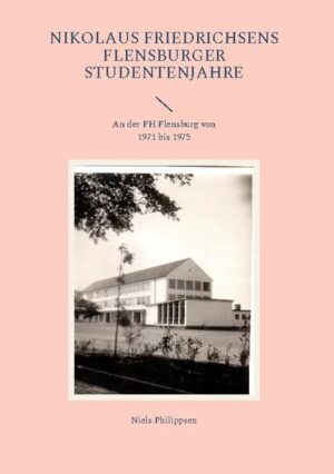 Flensburg zwischen 1971 und 1975: Noch gibt es die Pädagogische Hochschule mit ihren typischen weißen Gebäuden in der Mürwiker Straße 77. Hier studiert auch der Flensburger Nikolaus "Nick" Friedrichsen. Sein Ziel: Realschullehrer mit den Fächern Deutsch und Englisch zu werden. Von der ersten Vorlesung im Großen Hörsaal bis zur letzten mündlichen Prüfung begleiten wir in diesem Buch seinen Werdegang. In den 40 Kapiteln geht es aber nicht nur um das Studium an der PH, sondern auch um viele Details aus Nicks "Privatleben". Darunter auch: THW-Lehrgänge in Schönböken und Ahrweiler, Flensburg als unschlagbare Rätselstadt, mit einer Ente nach Paris, der langweiligste Job der Welt im Kraftfahrt-Bundesamt, Klausuren-Schummelei, Knutscherei mit der radikalsten Linken der ganzen PH, gute und weniger gute Profs und Dozenten, keiner kommt ins Sprachlabor, warum Nick von der Polizei gesucht wurde, Rod Stewart, Ravi Shankar und Manitas de Plata, MAD-Hefte und die Sesamstraße, die seltsamste Nacht seines Lebens, Girls, Girls, Girls, jede Menge Peinlichkeiten, die einzige Demonstration seines Lebens, "Beatles waren auch schon mal besser", "aber nur küssen, ich bin verlobt", College in London, Ten Years After und Jethro Tull, Nicks amouröse Versuche und Bruchlandungen.