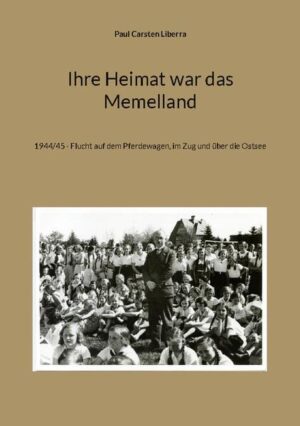 Die Kleinbauerntochter Alinka Gindullis verlebt ihre Kindheit im Dorf Plicken, nahe Memel, der nördlichsten Stadt des Deutschen Reichs. Der Vater ist im Krieg. Als das Grollen der Front zu hören ist und der Landkreis zur Evakuierung aufruft, fliehen Mutter und Tochter aus dem bedrohten Memelland. Der Pferdewagen ist für Wochen ihr Zuhause, während sie sich auf den von Trecks verstopften Straßen, über Tilsit und Königsberg zum Ostseehafen Pillau, nach Westen durchschlagen. In Swinemünde überleben sie nur knapp den schweren Luftangriff des 12. März 1945. Die Rote Armee rückt stetig näher. Wieder müssen sie ein Schiff betreten, das sie noch weiter in den Westen Deutschlands bringt. Von Sehnsucht und Heimatschmerz getrieben, führt es sie im ersten Nachkriegswinter zurück in den Osten, doch nur bis ins vorpommersche Greifswald. Dort erliegt die Mutter dem Typhus. Eine Feldbäuerin nimmt sich dem Mädchen an. Alinka verbringt zwei märchenhafte Kindheitssommer im Dorf Wampen an der Greifswalder Boddenküste, bevor das Schicksal sie auch hier ereilt und sie zu einem Mädchen der Stadt wird.