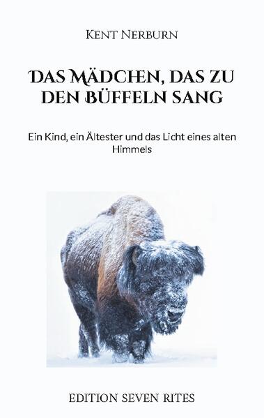 Ein eindringlicher Traum, der nicht nachlassen will, entführt den Autor Kent Nerburn zurück in die verborgene Welt der amerikanischen Ureinwohner, wo Träume eine Bedeutung haben, Tiere Lehrer sind und 'die Alten' immer noch über Kräfte verfügen, die unser Verständnis übersteigen. In dieser bewegenden Erzählung reisen wir durch die Länder der Lakota und der Ojibwe, wo wir auf ein seltsames kleines Mädchen mit einer beunruhigenden Verbindung zur Vergangenheit treffen, auf eine vergessene Anstalt, die die Geschichte zu verbergen versucht hat und auf die komplexen, unvergesslichen Charaktere, die wir in 'Weder Wolf noch Hund' und 'Der Wolf in der Dämmerung' kennengelernt haben. Teils Geschichte, teils Mysterium, teils spirituelle Reise und Lehrgeschichte: 'The Girl Who Sang to the Buffalo' steckt voller tiefgreifender Einblicke in die Menschheit und die Kultur der amerikanischen Ureinwohner, die wir von Nerburns Reisen erwarten. Wie der American Indian College Fund festgestellt hat, kann man 'die Welt oder die Menschen nie wieder mit den gleichen Augen betrachten', wenn man einmal Nerburns mitreißende Erinnerungen an die Hochebenen Amerikas und seine prägnanten Einblicke in das menschliche Herz kennengelernt hat.