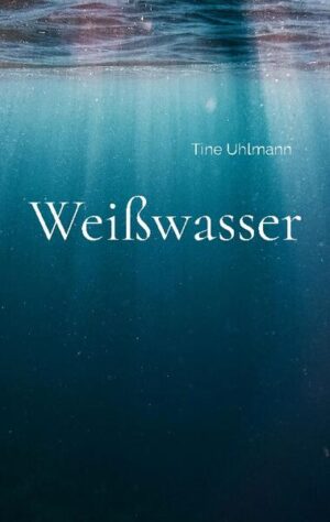 Man stellt sich das so schön vor, so ästhetisch, so eins-mit-dem-Ozean. Die Wirklichkeit sieht anders aus und so stelle ich mir es auch aus der Sicht von meinem Surflehrer vor. Wieviel Mitleid, Sorge und Scham muss man aushalten können? Frage ich mich zunächst, dann sehe ich es bildlich vor mir. Kurzbeschreibung: Man läuft mit einem sehr sperrigen Gegenstand auf das tosende Meer zu. Dabei bammelt einem eine Strippe um das Bein, deren Zweck sich wenig oder noch nicht mit der Koordination des Gegenstandes unter dem Arm und der Vorwärtsbewegung der Füße in Einklang bringen lässt. Das alles ist schon schwer zu ertragen. Was dann kommt, hat nicht viel mit den schönen Surffilmen und den hübschen Menschen zu tun, die sich göttergleich über die Wellen gleitend, dem Universum so nah befinden. Es ist eher mit einem Torkeln zu vergleichen, bei dem man versucht sich nicht in einem achtarmigen Kraken zu verheddern und gleichzeitig vorwärtszukommen, während man einen riesengroßen, beim Schwimmen eher ungewohnten Gegenstand versucht davon abzuhalten, einem die Fresse zu polieren. Gleichzeitig soll man dabei gut aussehen und es irgendwie schaffen das Zeit-Raum-Verhältnis zu überlisten, welches man maximal nutzen muss, um sich nicht an der Leash aufzuhängen, während man das Board im Bruchteil einer Sekunde so unter sich schiebt, dass sich mit der nächsten Weißwasserwelle die physikalische Finesse einer Vorwärtsbewegung erreichen lässt.