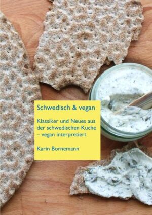 Hej, liebe Freundinnen und Freunde der schwedischen und der veganen Küche, seit vielen Jahren bin ich in Schweden unterwegs und habe dabei im Laufe der Zeit auch die schwedische Küche kennengelernt. Wobei „die“ schwedische Küche natürlich auch davon abhängt, wo in Schweden man sich befindet. An den Küsten haben Fischgerichte eine besondere Bedeutung, im Norden dagegen gehören Ren, Elch und Bär zur Regionalküche. Kartoffeln, Wurzelgemüse und Dill spielen ebenfalls eine große Rolle. Aber insgesamt ist es sicher nicht falsch zu sagen, dass schwedische Gerichte traditionell recht viel auf tierische Zutaten setzen. Natürlich besteht auch in Schweden der Trend, die Küche an heutige Vorlieben und aktuelle Ideen anzupassen. Dabei gewinnen vegane Produkte eine steigende Bedeutung und selbst in kleinen Supermärkten in den nördlicheren Landesteilen findet man vegane Basisprodukte. Aber wie sieht es mit den klassischen Gerichten der schwedischen Küche aus? In Restaurants erlebe ich dieses Thema derzeit noch als wenig präsent, wobei die großen Städte Stockholm, Göteborg und Malmö natürlich gerade in Szenegegenden schon einiges zu bieten haben. Aber warum nicht klassische Gerichte in veganer Interpretation selbst ausprobieren? In diesem Kochbuch findet ihr viele „typisch schwedische“ Gerichte in veganer Zubereitung. Alle Rezepte sind mehrfach getestet und auf dem normalen Speiseplan unserer Familie angekommen. Hier findet ihr neben bekannten und beliebten Gerichten auch etwas weniger bekannte Speisen mit typisch schwedischen Zutaten wie z.B. Wurzelgemüse oder Preiselbeeren. Und auch einige Tacogerichte durften nicht fehlen, denn Tacos sind mittlerweile in schwedischer Interpretation ein fester Bestandteil der Esskultur (und der Supermarktregale). Viele Gerichte lassen sich auch für Feiertage zusammenstellen, z.B. zum Julbord mit „Julskinka“, „Julköttbullar“ und diversen Salaten. Vielleicht lassen sich dafür ja sogar nicht vegane Schwedenfans begeistern? Smaklig måltid!