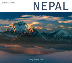 Nepal – Bergsteiger denken dabei vor allem an das Dach der Welt, die unwirtliche aber faszinierende »Wohnung des Schnees«. Nepal, das sind auch saftig grüne Reisterrassen, kleine, gemütliche Dörfer mit freundlichen Menschen, tief eingeschnittene Täler mit Urwäldern und subtropischer Vegetation, aber auch karge Bergwüsten, wo Reihen von Gebetsfahnen in unwirklich klarer Luft flattern. Nur wenige wissen vom tropisch anmutenden Süden mit sumpfigen Schwemmebenen und dichtem Dschungel – ein Naturparadies, in dem Elefanten, Krokodile, Tiger und die letzten Panzernashörner leben. Das Land, etwa so groß wie Österreich und die Schweiz zusammen, bietet eine Vielfalt an Land-schaftsformen wie man sie sich als naturverbundener Mensch nur wünschen kann. All dies macht Nepal – besonders für Trekkingfreunde – zu einem der attraktivsten Reiseländer überhaupt. Der Autor und Fotograf Edwin Schmitt besucht Nepal seit mehr als zwanzig Jahren. Mit faszinierenden Aufnahmen hat er die Vielfalt der unterschiedlichen Regionen festgehalten. Neben fundierten Beiträgen zu Land und Leuten, zu Natur, Religion und Kultur sind die 20 wichtigsten Trekkingrouten beschrieben. Dabei reicht die Tourenpalette von den berühmten Klassikern in der Annapurna- und Everest-Region bis zu nicht minder reizvollen Routen in weniger besuchten Regionen, wie etwa dem Mardi- oder Rolwaling-Himalaya. Ein Highlight – besonders für hochtourenerprobte Bergsteiger – ist ein ausführliches Kapitel zu den vielfältigen Besteigungsmöglichkeiten der Fünf- und Sechstausender. Dieser wunderbare Bildband lädt zum Schwelgen und Schmökern ein. Wer sich dem beim Blättern unweigerlich entstehenden Fernweh ergibt, findet in diesem Standardwerk wertvolle Informationen für seine Reiseplanung, aber auch eine bildschöne Erinnerung für die Zeit danach. Die vorliegende 4. Auflage wurde aktualisiert und umfangreich erweitert • Modernes großzügiges Layout • Weitere Kapitel zu aktuellen Themen (Erdbeben, GHT, neue Routen) • Zahlreiche neue Bilder