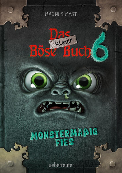 Monstermäßig fies: Die Spiegel-Bestseller-Erfolgsreihe ab 8 Jahren geht weiter!Das kleine Böse Buch ist wieder da und es hat einen ungeheuer guten Plan: Um endlich ultimativ böse zu sein, will es ein Monster werden! Hierfür geht es sogar extra in die Monsterschule. Doch zunächst braucht es besonders mutige Leser oder Leserinnen, an denen das kleine Böse Buch all seine neuen Monsterfähigkeiten testen kann ... Dabei dürfen natürlich viele lustig-knifflige Rätsel, die kreuz und quer durch das Buch führen, und fiese Gruselgeschichten nicht fehlen!Die beliebteste interaktive Kinderbuch-Serie weckt auch den Ehrgeiz von Lesemuffeln!