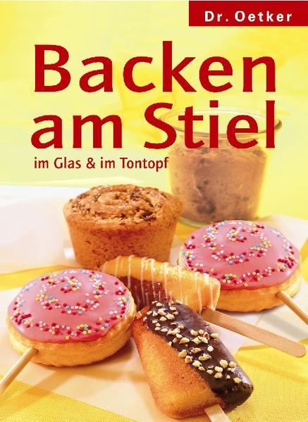 Auch für erwachsene Kinder: Backen am Stiel und im Glas Vielleicht gibt es eines Tages neben Eisdielen auch Kuchendielen. Bis es soweit ist, gibt es auf jeden Fall Backen am Stiel & im Glas von Dr. Oetker. Randvoll mit neuen Rezeptideen, mdie mit viel Spaß den Tag versüßen. Zum Beispiel mit Popkornkuchen und Bären am Stiel, Browniekuchen oder Osterküken. Mit lustigen Verzierungen bei kleinen und großen Kindern und zu jedem Anlass eine gelungene Überraschung.