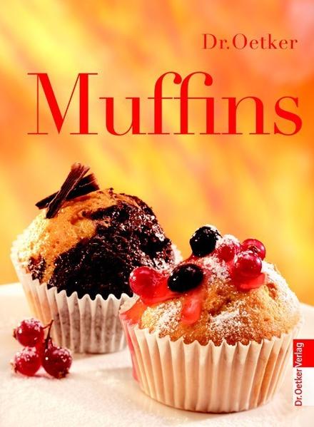 Bekannt, geliebt, gegessen: Muffins, die krümeligen Kuchenknubbel Man kann alles mit Muffins machen, sie süss oder herzhaft genießen. Man kann Muffins morgens essen, mittags oder abends. Sie mit Obst, Schokolade, Nüssen, Kaffee, einem Schuss Alkohol oder pur anrühren. Nur eins kann man nicht: Auf Muffins verzichten. In Dr. Oetker Muffins sind die besten Rezepte zusammen getragen. Krümeliger Genuss für jeden Geschmack und jeden Anlass. Seite für Seite Ideen, mit den der Mürbteig ganz leicht aufgeht. Und Herzen auch.