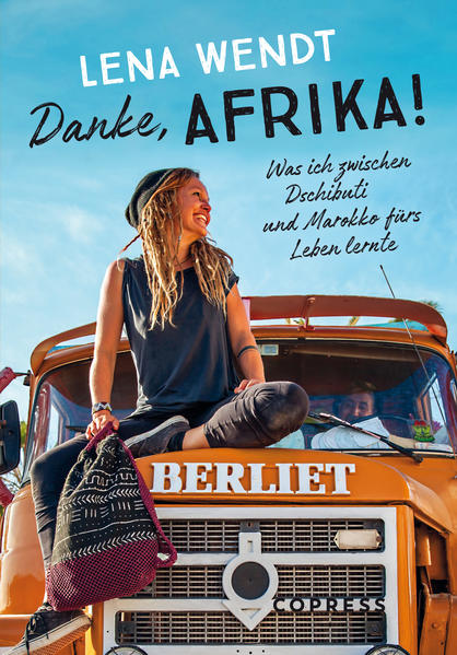 Vom exotischen Reiseziel zur neuen Heimat: Eine Weltenbummlerin erzählt Sie wurde mit ihrem Film »Reiss aus« und dem gleichnamigen Buch bekannt – nun begibt sich Lena Wendt in »Danke, Afrika!« erneut auf eine erzählerische Reise. Ihre Faszination für den afrikanischen Kontinent ließ sie innerhalb von 12 Jahren 25 afrikanische Länder bereisen. Anfang 2020 strandete sie dank der weltweiten Pandemie in Marokko – und fand dort eine neue Heimat. Lebendig und mitreißend beschreibt Lena Wendt die täglichen Glücksmomente auf ihren Reisen durch Afrika. Sie beschönigt jedoch nicht die afrikanische Lebensrealität: Ihre Reiseberichte und Tagebucheinträge behandeln auch die verstörenden Erlebnisse und skurrilen Begegnungen, die Afrika bereithält. Faszination Afrika: Abenteuerreisen quer über den Kontinent Fremde Kultur, fremdes Land: Ankommen in der neuen Heimat Marokko Authentischer Erfahrungsbericht: Erlebnisse zwischen Ruanda, Kenia, Äthiopien und der Elfenbeinküste Humorvoll und unterhaltsam, ohne zu beschönigen: Eine Liebeserklärung an Afrika Begegnungen, die prägen: Was macht das Leben in Afrika so besonders? Schon als Jugendliche wollte Lena Wendt zu einem Schüleraustausch nach Südafrika – während des Studiums war es dann endlich so weit. Seitdem hat sie ihr Herz an Afrika verloren: »Auch wenn es manchmal nicht leicht ist und neben all den großartigen Dingen immer wieder etwas passiert, das mich zutiefst verstört: In den Ländern Afrikas bekomme ich, was ich nirgendwo anders finde. Eine Magie, von der ich einfach nicht genug kriegen kann.« »Danke, Afrika!« nimmt Sie mit auf eine ganz besondere Lesereise – voller Inspiration für eigene Reisepläne!