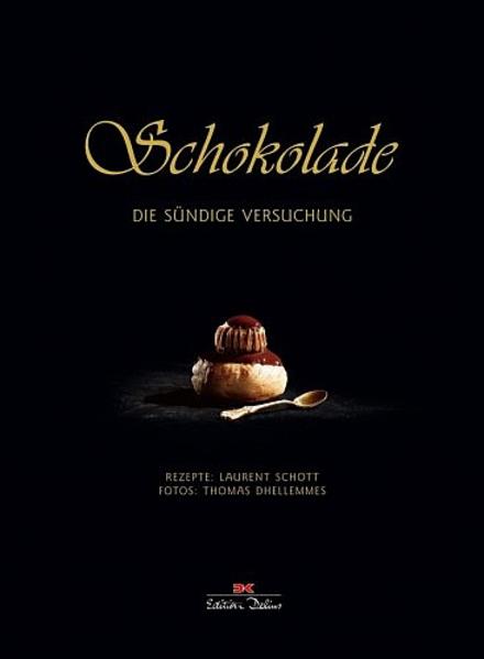 Ein fulminanter Bildband für all jene Schokoladen-Liebhaber, die gern der süßen Leidenschaft frönen. Bekannte französische Patissiers geben Expertentipps und verraten ihre Rezepte zur perfekten Herstellung von Sachertorte, Schokotrüffeln, Mousse au Chocolat, Schwarzwälder Kirschtorte und vielen anderen verführerischen Genüssen. Die außergewöhnliche Food-Fotografie - dem Stil holländischer Meister vergangener Zeiten angelehnt -, das Arrangement und die Komposition der feinen Konditorkreationen machen dieses aufwändig gestaltete, opulente Buch zu einem Referenzwerk der Haute Cuisine. Das herausnehmbare 64-seitige Booklet für den praktischen Gebrauch versammelt nochmals alle 50 Rezepte zum Nachmachen. Ein fulminanter Bildband für all jene Schokoladen-Liebhaber, die gern der süßen Leidenschaft frönen.