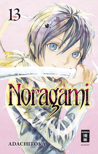 Noragami - Der Shonen- Hit um den Liefergott Yato Der selbsternannte, freche Gott Yato bietet gern seine Hilfe an - allerdings nie ohne Hintergedanken. Denn Yato braucht Leute, die an ihn glauben, um ein echter Gott zu werden. Die abgeschlossene Erfolgsreihe Noragami erzählt die Geschichte von ihm und seinen liebenswerten Freunden und zeigt dabei die schöne, furchtbare und aufregende Welt der übernatürlichen Yokai. Inhalt Band 13: Hiyori erfährt die schreckliche Wahrheit über die Gottesgeheimnisse ...! In ihrer Wut stellt sie sich Yatos Vater entgegen und bietet ihm die Stirn. Ob das so eine gute Idee war …? Aber nicht nur Hiyori, sondern auch Yato und Yukine werden auf eine harte Probe gestellt. Denn ehe sie sich‘s versehen, stecken sie wieder einmal knietief in Schwierigkeiten … und neues Chaos bahnt sich bereits an! Mit 380.000 verkauften Bänden ist Noragami einer der erfolgreichsten Fantasy- Manga jemals!