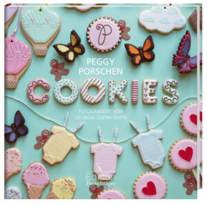 Das neue Geschenkbuch von Peggy Porschen Herz-, Blumen- und Hochzeitskleid-Cookies verzaubern den schönsten Tag im Leben, Wimpel- und Ballon-Cookies machen aus jedem Kindergeburtstag ein unvergessliches Erlebnis und die Wartezeit auf Weihnachten wird mit Sternen und Schneeflocken versüßt. Mit ausführlichen Schritt-für-Schritt-Anleitungen werden die wesentlichen Grundlagen des Cookie-Designs gezeigt und der umfangreiche Rezeptteil bietet ausreichend Gelegenheit, für jeden festlichen Anlass die passende, leckere Kleinigkeit zu kreieren - ob als kleines Geschenk, für große Feste oder einfach zu einer Tasse Tee. • Cookies für ganz besondere Feste und jeden Geschmack • Alle Basics, Tipps, Tricks und Techniken zum perfekten Backen, Dekorieren und Verzieren • Das außergewöhnlich-kreative Cookie-Buch für Keksliebhaber