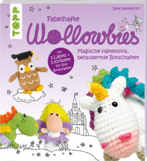 Die Wollowbies werden jetzt noch fabelhafter. Schwups und schon haben die kleinen, schon berühmten Häkelbotschafter neue Freunde gefunden. Sie kommen aus verzauberten Gefilden und Glitzern mit ihren funkelnden Knöpfen um die Wette. Vom Schloßgespenst übers Einhorn können nun sämtliche magische Figuren nachgehäkelt werden. Und der Spaß kommt auf keinen Fall zu kurz. Die fröhlichen Kerlchen sind wieder ausgestattet mit Steckbriefen und kleinen Geschichten und warten nur darauf von Ihnen ins Leben gehäkelt zu werden. Verschenken Sie Magie und fabelhafte Wünsche mit den neuen Wollowbies.