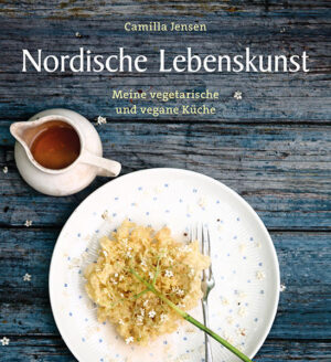 Ein reichhaltiges, innovatives und sehr persönliches Kochbuch - auch für Nicht-Vegetarier, die mehr Grünes auf ihrem Esstisch haben wollen. Camilla Jensen stellt über 100 ihrer köstlichsten Rezepte mit Früchten, Salaten und Gemüse der Saison vor: von fabelhaften Lassis und einem bunten Strauß Pesto-Varianten über grüne Feta-Träume, der 'weltbesten Tomatensoße' oder Rote-Bete-Carpaccio bis zur Purpur-Eiscreme mit Rosmarin und zum selbst gemachten Luxuskonfekt. Garniert werden die originellen Rezeptvorschläge mit Jensens durchweg künstlerischen, stimmungsvollen Fotografien. Und durch ihre Betonung ursprünglicher Qualitäten von Zeit, natürlicher Umgebung und persönlichen Erlebnissen wird Camilla Jensens Kochkunst zu einer besonderen Lebenskunst. In ihrem Kochbuch verfolgt die Autorin zwei Leitsätze: Gesundes Essen sollte gut schmecken und leicht zu machen sein. Dabei entstehen auf ihrem Küchentisch knackige Salate, geniale Soßen, eindrucksvolle Partymenüs und raffinierte Nachspeisen oder einfach nahrhafte Snacks für zwischendurch. "Nordische Lebenskunst" enthält jede Menge Anregungen für eine ausgefallene, kreative Küche. Die originellen Rezeptvorschläge sind meist leicht umsetzbar und bieten eine gute Grundlage für lustvolles Kochen und eine gesunde, vegetarische und vegane Ernährung. Etliche Rezepte sind außerdem glutenfrei. Ein außergewöhnliches Kochbuch, das die Lebenskunst der Norwegerin Camilla Jensen trefflich zum Ausdruck bringt.