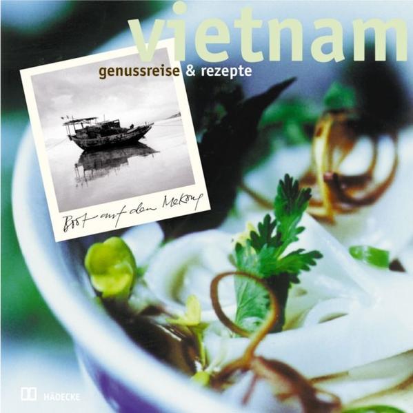 Die vietnamesische Küche ist (noch) ein Geheimtipp für Gourmets: eine leichte, gesunde Küche, die von französischen und chinesischen Einflüssen geprägt und von frischen Zutaten, Kräutern, Sojasprossen, Kokosnuss und raffinierten Gewürzen bestimmt ist. Nicht nur, weil es auch bei uns inzwischen eine ganze Reihe guter vietnamesischer Spezialitäten-Restaurants gibt und Vietnam als Urlaubsreiseziel mehr und mehr im Blickpunkt steht und fernöstliche Küche ”in” ist, sondern wegen ihrer köstlichen Vielfalt verdient diese Küche Beachtung. Die Autorinnen beschreiben Tradition und Moderne in einem aufstrebenden Land, stellen landestypische Gerichte vor wie die delikate Pho, ein Nationalgericht und karamellisierte Schweinebrust, einen unkomplizierten Leckerbissen, der fast täglich zubereitet wird. Allgegenwärtig ist die würzige Fischsauce Nuoc mam, die in ihrer vielfältigen Form im Süden wie im Norden geschätzt wird. Köstlichkeiten wie gefüllte Tintenfische, Rindfleisch in Lot-Blättern oder die klassischen Frühlingsrollen machen Lust aufs Ausprobieren. Moderne Snacks und erfrischende Salate bieten gut nachvollziehbares Kochvergnügen. Vom naturnahen Norden über paradiesische Palmenstrände bis ins moderne Saigon und das fruchtbare Mekong-Delta führt die Genussreise mit Gaumenfreuden, die man dank genauer Rezeptangaben und ausführlicher Warenkunde auch zu Hause erleben kann