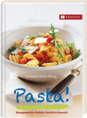 Ein Teller Pasta – und die Welt ist in Ordnung! Selbstgemachte Pasta wie Tagliatelle und andere Nudelspezialitäten sowie Lasagne, Tortellini, Ravioli und Gnocchi und die dazu passenden Saucen der italienischen Küche verführen zu echtem Pastagenuss. Das Buch zeigt alle wichtigen Nudelteige und Grundrezepte auf einen Blick mit Schritt-für-Schritt-Abbildungen sowie abwechslungsreiche Saucen auf Basis von viel frischem Gemüse, frischen Kräutern, Fisch und Meeresfrüchten.