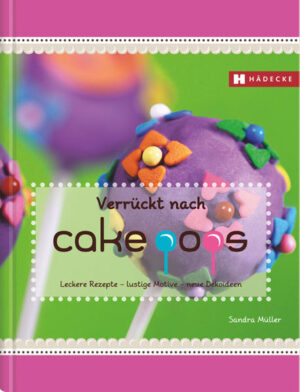 Die NEUEN Cakepops sind da: jetzt wird gekugelt! Kein Fest, keine Party und kein Kindergeburtstag mehr ohne die witzigen, bunten, glitzernden, kugeligen Mini-Kuchen am Stiel! Dieses süße Fingerfood lässt die Herzen von großen und kleinen Naschkatzen und kreativen Zuckerbäckern höher schlagen! In allen Farben, silbern oder golden glitzernd, lecker gefüllt und bunt verziert sind sie ein wahrer Augen- und Gaumenschmaus. Gemeinsam mit ihrer Mutter hat Sandra Müller neue Rezepte für Cakepops entwickelt, ausprobiert und immer wieder getestet. Ihre Kreationen sind pfiffig, witzig und bieten raffiniert ausgetüftelte Geschmackskombinationen. Dabei sind sie nicht so süß wie ihre englischen oder US-amerikanischen Vorbilder und wunderbar unkompliziert. Verwendet werden die neuesten Zutaten (z.B. Isomalt-Produkte), die es auch bei uns problemlos zu kaufen gibt. Basisrezepte, Schritt-für-Schritt-Anleitungen, und viele Tipps und Tricks aus der Praxis machen die Herstellung für groß und klein gut nachvollziehbar. Ob Flower-Power, Silvester-Glitzerschweinchen, Hochzeits- oder Asia-Cakepops, Oster-„Eier“, Weihnachtsbäume oder Valentinsherzen, Blaue Haie, Tussis, Engelchen und Teufelchen - ab sofort gibt’s für jede Gelegenheit die passenden Cakepops!