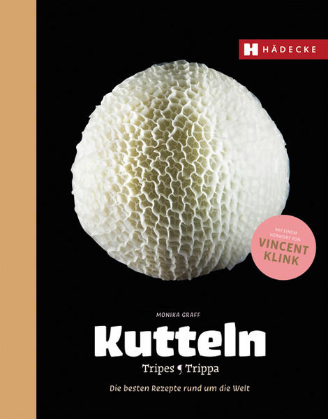 Das einstige „Arme-Leute-Essen“ zeigt sich hier in überraschenden Kombinationen. Im Süden Deutschlands werden Kutteln traditionell „sauer“ zubereitet, in Österreich gehört die Flecksuppe zum kulinarischen Erbe. In Frankreich verwendet man im Norden Cidre und Calvados, gen Süden geben Entenfett, viel Knoblauch, trockener Rosé oder Tomaten und Basilikum den Geschmack. Italien huldigt der Verbindung von „Trippa“ mit viel Gemüse, in Brasilien kommen noch Fleisch, spezielle Kräuter und Gewürze in den Kutteltopf. In der Türkei ist die Í?kembe Çorbas? ein Nationalgericht und in China werden Kutteln mit Bambussprossen zu Reis gereicht. Gefüllte Saumägen und Spezialitäten wie Kuttelwurst oder Kuttelsalat sowie passende Beilagen ergänzen das Buch.