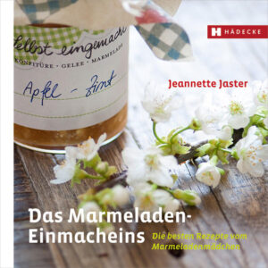 Reiche Ernte im Glas. Was tun mit der reichen Ernte vom Sommer und Herbst? Selbstgemachte Marmeladen und Konfitüren sind ideal, um die Sonnenaromen der reifen Früchte das ganze Jahr über zu genießen. Das „Marmeladenmädchen“, Jeannette Jaster, verrät hier ihre verführerischen Kombinationen: Quitte mit Vanille, Brombeere mit Prosecco, Kirsche mit Schokolade, Aprikose mit Lavendel oder Apfel mit Birne und Ingwer. Genießerrezepte für süße Aufstriche, die an Obstwiesen, Sonne und Urlaub erinnern.