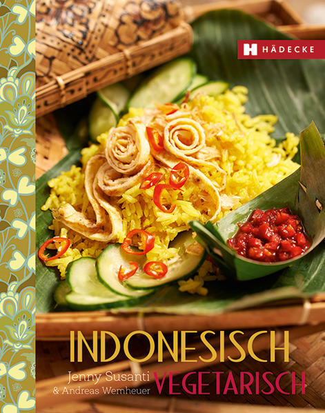 Kokosmilch, Tempeh & Sambal. Die gebürtige Indonesierin Jenny Susanti stellt uns mit viel Liebe und Begeisterung die abwechslungsreiche vegetarische Küche ihrer Heimat vor, unterstützt wird sie dabei von Andreas Wemheuer und seinen fernweh-auslösenden Bildern von Küche, Land und Menschen. Die Basis vieler indonesischer Gerichte ist Reis, der hier bis zu dreimal pro Jahr geerntet wird, und ohne den eine indonesische Mahlzeit nicht vollständig ist. Ebenso ist es mit den berühmten Sambals, Chilisaucen in unterschiedlichen Schärfegraden, die zu wirklich jedem Gericht gereicht werden. Weitere typische Zutaten sind Nudeln, Maniok oder Yamswurzeln, Erdnuss-Sauce und Kokosmilch sowie exotische Früchte wie Durian oder Jackfrucht, aber auch Tofu und Tempeh, eine Art fermentierter Sojakuchen, der u.a. für Satés verwendet wird - das sind die leckeren Spießchen vom Grill, die es auch in einer vegetarischen Variante und vor Ort an jeder Straßenecke zu kaufen gibt. Die Warenkunde der typisch indonesischen Zutaten erleichtert den Einkauf