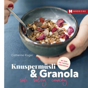 Schnell - einfache Granolas dauern gerade mal 5 Minuten! - und dazu noch gesund, weil sie im Vergleich zu Müslis aus dem Supermarkt keinen ungesunden Weißzucker beinhalten. Da ist wirklich nur drin, was einem schmeckt! Knusprige Ideen für Ofen oder Pfanne, die nicht nur das Frühstücksmüsli kultivieren, sondern auch Basis für selbst gemachte Energieriegel sind oder tolle Ideen für crunchy Toppings zu herzhaften Gerichten liefern. Die Auswahl der vollwertigen, teils glutenfreien Flocken, Saaten und gesunden Fette, kombiniert mit Gewürzen, Trockenfrüchten und natürlicher Süße aus Honig, Roh-rohrzucker, Ahornsirup etc. bringen Vitalstoffe und Abwechslung in unseren Frühstücksalltag und neue Ideen für unterwegs.