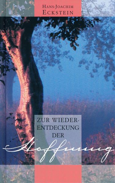 Hans-Joachim Eckstein lädt in diesem Buch zu einem bewussteren Glauben und einem intensiveren Leben ein. Seine spannenden Entfaltungen des Evangeliums erleichtern den Zugang zu zentralen, elementaren und oft schwer verständlichen theologischen Themen. Ob es um die o Rechtfertigung aus Glauben, die o Auferstehung Jesu, die o Auferstehung der Toten o die Vorfreude auf die Zukunft Gottes oder um o die Gestaltung einer hoffnungsvollen Gegenwart geht-Hans-Joachim Eckstein schlägt auf seine unverwechselbare Weise Brücken zwischen Wissenschaft und Glauben, Theorie und Praxis, gedanklichem Tiefgang und sprachlicher Leichtigkeit. "Zur Wiederentdeckung der Hoffnung" eignet sich hervorragend als Grundlage für Bibelarbeiten, Vorträge und Predigten sowie als "Gesprächsaufhänger" für Schulungen, Fortbildungen oder Hauskreise. Aber auch wer sich persönlich mit dem Glauben auseinandersetzen will, hält mit diesem Buch einen wertvollen Leitfaden in der Hand.