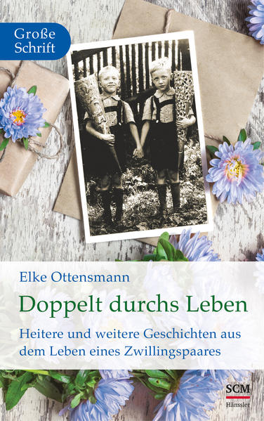 Kaum ist der kleine Werner geboren, erleben seine Eltern eine große Überraschung: Ein kleiner Doppelgänger folgt ihm unerwartet auf dem Fuße - sein eineiiger Zwillingsbruder Reinhard. Spaßige Verwechslungen und kuriose Begebenheiten begleiten Werner und Reinhard durchs Leben. Gemeinsam hecken sie Streiche aus, essen Bommeln zum Nachtisch, bauen eine Falle und bestehen manch aufregende Abenteuer. Ihr Elternhaus, geprägt von Liebe und Güte, Glaube und Musik, gibt ihnen Kraft auch für schwere Zeiten. Bis ins hohe Alter tragen sie die Erinnerung an ihre geliebte Heimat Schlesien im Herzen. Und endlich, nach 63 Jahren, kehrt Werner noch einmal dorthin zurück. In Geschichten voller Wärme und Herzlichkeit erzählt Elke Ottensmann aus dem Leben ihres Vaters und Onkels. Lebendig und sehr persönlich.