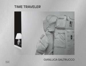 In his new book of photographs Gianluca Galtrucco abducts our sensibilities, casting us into a cosmos that ends science. We encounter UFOs, some of them strangely antiquated, others futuristic. We come across an astronaut eating in a diner or machines and vehicles that fill what could be interplanetary colonies. Time Traveler is full of unlikely scenes that collapse time and space. Some of these scenes Galtrucco has staged, others he has found in reality, but all hover in a gray area of fantasy and disbelief. What is actual, what is virtual, what is science fact, what is science fiction? Galtrucco’s cinematic approach to photography, with a sly, enchanted whimsy, is apparent on every page. The works of the Los Angeles- based photographer and filmmaker GIANLUCA GALTRUCCO (*1971) have appeared in such publications as Rolling Stone, Wired, and Art in America. In 2017 Hatje Cantz published Galtrucco’s first major book, For Your Consideration, which won a Silver in the German Photo Book Prize.