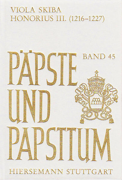 Das 13. Jahrhundert gilt als Schlüsselepoche in der Entwicklung der Papstgeschichte-als eine Zeit, in der bedeutende Persönlichkeiten die Leitung der Römischen Kirche übernahmen und die Weichen für die Zukunft stellten. Trotz der unbestreitbaren Bedeutung dieser Epoche wurde einigen ihrer Päpste bisher erstaunlich wenig Beachtung zuteil. Die vorliegende wissenschaftliche Untersuchung über den Papst Honorius III. will einen Beitrag dazu leisten, diese Lücke weiter zu schließen und versteht sich als erste grundlegende Aufarbeitung des honorianischen Pontifikats. Das Buch ist in vier Hauptteile gegliedert, deren erster dem Hintergrund und Werdegang Honorius’ III. gewidmet ist. Cencius, wie Honorius vor seinem Pontifikat hieß, war im administrativen Dienst an der Kurie aufgestiegen, bekleidete eine Reihe wichtiger Ämter und war ein enger Vertrauensmann zweier Päpste: Clemens’ III. (1187-1192) und Coelestins III. (1192-1198). Als Kämmerer der Römischen Kirche, Verfasser eines berühmten Zinsbuches (Liber Censuum) und Kanzleivorstand hatte Cencius großen Einfluss und war mit den Vorgängen der Kurie bestens vertraut. Während des Pontifikats Innozenz’ III. trat er zwar etwas in den Hintergrund, war aber weiterhin in Rom präsent und widmete sich stärker den pastoralen Verpflichtungen, die das Amt des Kardinalpresbyters von SS. Giovanni e Paolo (seit 1200) mit sich brachte. Administration und Seelsorge standen später auch im Mittelpunkt seines eigenen Pontifikats. Als er nach dem Tod Innozenz’ im Sommer 1216 zu dessen Nachfolger gewählt wurde, war dies eine Überraschung, der jedoch gleichzeitig eine Folgerichtigkeit innewohnte. Als erfahrener und fähiger Administrator und Kardinal mit einer starken persönlichen Präsenz in Rom schien er bestens geeignet, die Führung der Kirche zu übernehmen und die zahlreichen anstehenden Herausforderungen anzugehen. Die Umsetzung der Beschlüsse des Vierten Laterankonzils (1215) und der für 1217 angekündigte Fünfte Kreuzzug gehörten ebenso zu seinen drängendsten Aufgaben wie die Friedenswahrung in Europa und der Kampf gegen häretische Bewegungen. In all diesen Bereichen entfaltete Honorius III. eine lebhafte Aktivität. Drei große Felder werden besonders in den Blick genommen. Im ersten Abschnitt geht es um die Bedeutung der Seelsorge und die Förderung der Predigt durch den Pontifex. Dieser Bereich war eng verknüpft mit seiner dezidierten Förderung der «Neuen Orden» (Dominikaner und Franziskaner), mit deren Stifter er zusammentraf und deren Regeln er bestätigte. Honorius III. hatte dabei wesentlich mehr Anteil an der Ausdifferenzierung des Predigerordens als dies bisher gewürdigt wurde. Auch die Entwicklung des Franziskanerordens begleitete der Papst mit äußerstem Wohlwollen und begann noch in den letzten Jahren seiner Amtszeit damit, beide Orden für die Kirche nutzbar zu machen und ihre Mitglieder als Prediger, Seelsorger und Missionare im päpstlichen Auftrag auszusenden. Nicht minder eindrucksvoll waren die Aktivitäten, die Honorius III. zugunsten des Kreuzzugs «in subsidium terrae sanctae» entfaltete, denen ein weiterer großer Abschnitt der Arbeit gewidmet ist. Das noch von Innozenz III. auf den Weg gebrachte Unternehmen war als Kreuzzug geplant worden, der gänzlich unter päpstlicher Ägide stand, was ein hohes Maß an organisatorischem Einsatz und erhebliche finanzielle Anstrengungen erforderte. Der Kreuzzug, der Honorius für die gesamte Dauer seines Pontifikates beschäftigen sollte, war ein Bereich, in dem der Papst auf seine Erfahrungen in der Administration zurückgreifen konnte. Das Kirchenoberhaupt war stark persönlich in die Organisation und Finanzierung des gesamten Unternehmens involviert. Erstmals sah sich die Kirche der Herausforderung gegenüber, eine Kreuzzugssteuer in der gesamten Christenheit zuverlässig einzutreiben, zu kontrollieren und zweckgebunden einzusetzen, wofür es bis dahin keine Erfahrungswerte gegeben hatte. An dieser Stelle gelang es Honorius, Pionierarbeit zu leisten. Eng mit dem Thema des Kreuzzuges verwoben, das per definitionem alle Christen betraf, war der Umgang des Papstes mit den Herrschern seiner Zeit. Exemplarisch werden im letzten Teil des neuen Bandes der Reihe drei Reiche und ihr wechselseitiges Verhältnis zum Heiligen Stuhl in den Blick genommen: Frankreich, England und das Römisch-Deutsche Reich. Trotz enorm schwieriger Ausgangsbedingungen und widerstreitenden Interessen gelang es dem Papst weitgehend, den Ausgleich zu schaffen und ein Gleichgewicht herzustellen. Insbesondere in seiner Haltung gegenüber Kaiser Friedrich II. war Honorius III. dabei weit weniger nachgiebig, als gemeinhin angenommen wurde. Am Ende entsteht ein außerordentlich differenziertes Bild eines Papstes, der weniger hierokratisch und demonstrativ agierte als sein Vorgänger und einige seiner Nachfolger. Sein Pontifikat zeigt sich jedoch als zukunftsweisend und seine Bedeutung erscheint in einem ganz neuen Licht. Erschlossen wird das umfangreiche Werk durch ein Namen- und Ortsregister mit sachbezogenen Erweiterungen.