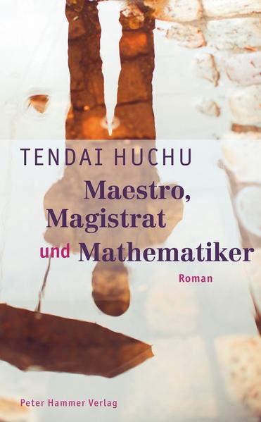 Im nasskalten Edinburgh leben drei Männer, Einwanderer aus Zimbabwe, die nichts voneinander wissen. Ein Familienvater und ehemaliger Richter, der seinem verlorenen Status nachtrauert, ein ständig bekiffter Tesco-Angestellter, der in der Literatur nach einer höheren Wahrheit sucht und ein junger Mathematiker mit ausgeprägtem Nachtleben und einer dümpelnden Doktorarbeit. Die drei kreisen - jeder auf seine Weise - um dieselben Dinge: um ihren Verlust und den Wunsch nach Zugehörigkeit und einen Platz in diesem Land weit weg von der Sonne Zimbabwes. Eine Randfigur, der komische und scheinbar harmlose Alfonso Pfukuto, setzt die Impulse für entscheidende Wendungen im Leben der Männer und lässt die drei Universen kollidieren. Tendai Huchu hat seinen Roman ausgesprochen raffiniert konstruiert und wieder gelingt es ihm, von schwierigen Lebenssituationen lebhaft und oft humorvoll zu erzählen. Dennoch lässt er keinen Zweifel an der Ernsthaftigkeit seines Anliegens: ein Bild zu zeichnen vom Leben mit gekappten Wurzeln.