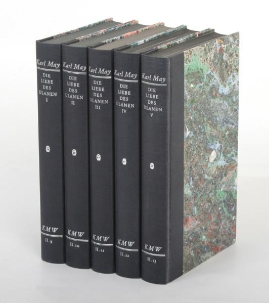 Vollständiger Neusatz der Zeitschriftenfassung: Deutscher Wanderer, Verlag H. G. Münchmeyer, Dresden 1883 bis 1885. Dieser Abdruck hat die Autorität relativ größter Manuskriptnähe. 2.550 Seiten, fünf Halbleinen-Bände mit Lesebändchen, Buntpapierbezug und Silberprägung, editorischer Bericht Band 5 Die Liebe des Ulanen I-V fortlaufend paginiert