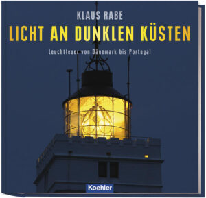 Sie sind Positionsfeuer, Wahrzeichen der Küsten und ein Stück maritime Kultur: Leuchttürme begeistern die Menschen seit jeher. Klaus Rabe hat sich vor über 30 Jahren von dieser Faszination anstecken lassen und präsentiert in Licht an dunklen Küsten Leuchtfeuer von Dänemark bis Portugal. Mit abwechslungsreichen Aufnahmen, mal pittoresk, mal vor wilder Kulisse setzt er die Einzigartigkeit der verschiedenen Leuchttürme gekonnt in Szene. Aufschlussreiche Innenaufnahmen und besonders liebevolle Detailfotografien machen diesen Bildband zu einer spannenden Reise für Liebhaber der majestätischen Wachposten.