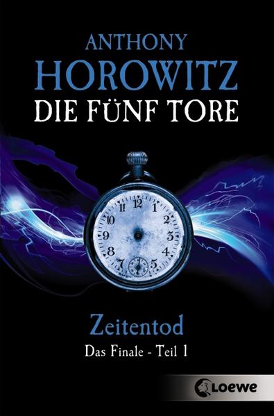 Der erste Teil des großen Finales! Zehn Jahre nach der Flucht der Torhüter aus Hongkong liegt die Welt in Trümmern. Die Alten kontrollieren Wirtschaft und Regierungen, sie verursachen Naturkatastrophen und zerstören die menschliche Zivilisation. In dieses Szenario treten Matt, Jamie, Scott, Pedro und Scarlett, als wären nur Sekunden seit ihrer Flucht aus Hong Kong vergangen. Nun müssen sie sich in einer Welt am Rande des Abgrunds zurechtfinden - und landen zu alldem auch noch an verschiedenen Enden der Erde. Jeder ist auf sich gestellt, getrennt von den anderen, geschwächt. Aber nur wenn alle fünf Torhüter zusammenkommen, hat die Menschheit eine Chance zu überleben. „Zeitentod“ ist der fünfte Band der Die Fünf Tore- Reihe. Die vier Vorgängertitel lauten „Todeskreis“, „Teufelsstern“, „Schattenmacht“ und „Höllenpforte“.