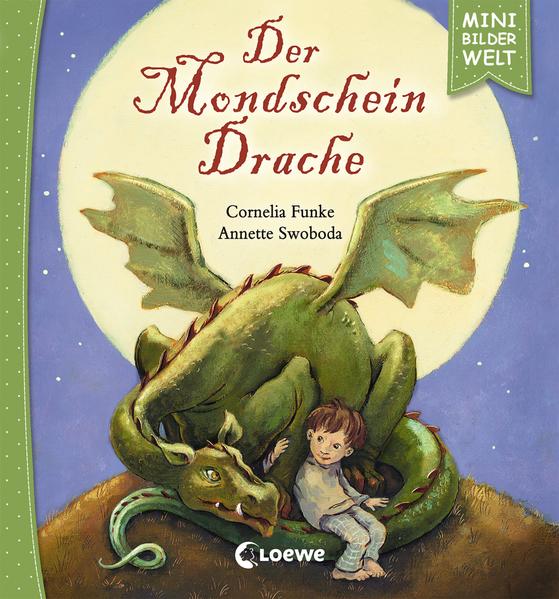 Drachenund Ritter- Freunde aufgepasst: die beliebte Geschichte von Spiegel- Bestsellerautorin Cornelia Funke (Tintenherz- Trilogie) jetzt als Bilderbuch zum Vorlesen mit farbigen Illustrationen von Annette Swoboda. Wer hat nicht schon mal davon geträumt, dass die Figuren aus Büchern lebendig werden? Genau das passiert Philipp in einer zauberhaften Mondnacht. Ein kleiner Drache springt aus seinem Buch, verfolgt von einem grimmig dreinblickenden Ritter. Zum Staunen bleibt Philipp jedoch keine Zeit, denn gerade als er dem armen Drachen zu Hilfe kommen will, schrumpft er selbst. Wie aber kämpft man gegen einen gemeinen Ritter, wenn man nur noch daumengroß ist? Philipp muss sich schnell etwas einfallen lassen … Eine Geschichte, die Kindern Mut macht, zeigt sie doch, dass Freundschaft und Tapferkeit viel wichtiger sind, als groß zu sein. Die Mini- Bilderwelt sind Neuerscheinungen und klassische Bilderbücher im handlichen Format. Cornelia Funke erhielt den deutschen Jugendliteraturpreis 2020 für ihr literarisches Gesamtwerk.