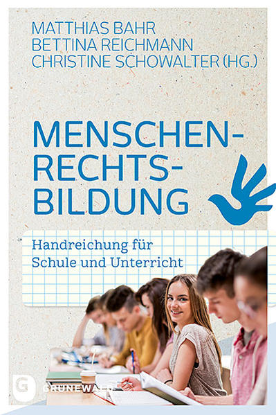 In der Suche nach einem gemeinsamen ideellen, ethischen und rechtlichen Fundament kommt den Menschenrechten die verbindende Klammer zu, die das Zusammenleben in einer freiheitlichen Welt ordnen und strukturieren. In Bildungsplänen werden Lernprozesse über, mit und für Menschenrechte deshalb seit langem gefordert. Das vorliegende Buch nimmt diese Forderung ernst, gibt der Menschenrechtsbildung grundlegende didaktische Konturen und zeigt exemplarisch, wie Menschenrechtsbildung in schulischen und außerschulischen Lernorten Gestalt gewinnt. Menschenrechtbildung wird so zu der verbindenden Klammer zwischen Kulturen und Religionen in der Welt des 21. Jahrhunderts-und gibt grundlegende Antworten auf Nationalismus und Rassismus.