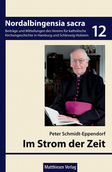 Das 12. Heft des Vereins für katholische Kirchengeschichte erscheint anlässlich des 85. Geburtstages des Ehrenvorsitzenden Peter Schmidt-Eppendorf, der seinerzeit den Verein gründete. Es vereint Aufsätze und Vortragsniederschriften von Monsignore Schmidt-Eppendorf, etwa zum Leben und Werk des Hamburger Rechtsanwalts, Dichters und Kirchengeschichtlers Leberecht Blücher Dreves (1816-1870), zum Abbruch des Hamburger Doms im Spiegel der zeitgenössischen Presse oder zur Auswirkung der Säkularisierung auf die Diaspora unter besonderer Berücksichtigung der Jesuiten und der Stiftung Ferdinandea. Die intensive Forschungs- und Vortragstätigkeit des Jubilars nachzuvollziehen mag andere motivieren, Geschehnisse und Personen des katholischen Glaubens dem Vergessen zu entreißen, deren Erinnerung in der heutigen Gesellschaft bislang nicht berücksichtigt wurde.