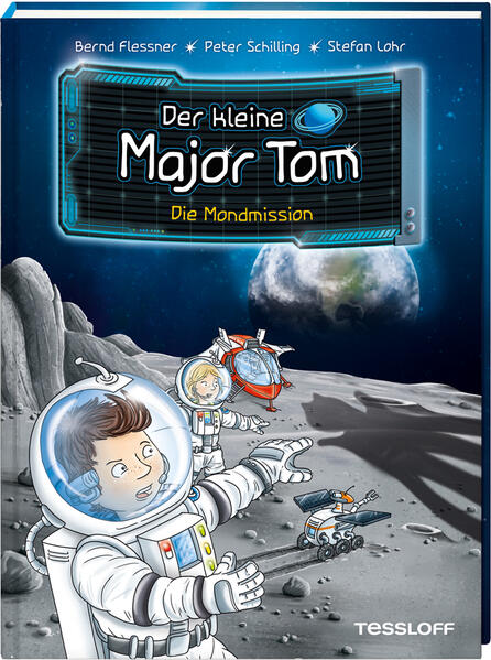 Ein neuer Auftrag für den kleinen Major Tom, Stella und Plutinchen! Sie haben einen dringenden Einsatz auf dem Mond. Doch kaum ist die Mission erfüllt, beginnt der Mondboden zu beben! Ein atemberaubendes Abenteuer, gemischt mit jeder Menge Sachwissen, sorgt für galaktisch spannende Unterhaltung. Was haben Ebbe und Flut mit dem Mond zu tun? Wer war der erste Mensch auf dem Mond?