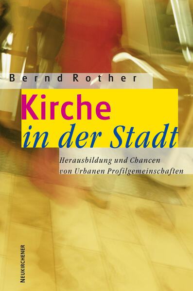 Städtische Lebensweisen und -einstellungen prägen zunehmend die Gesellschaft. An die Stelle früherer Eindeutigkeit treten im Zuge der Individualisierung der Bevölkerung verschiedene Lebensentwürfe. Diese lassen sich vorrangig nach Alter, Bildung und Stil unterschiedlichen Milieus zuordnen. Für die westeuropäischen Volkskirchen bleibt diese gesamtgesellschaftliche Entwicklung nicht ohne Folgen. Zumindest für einige Milieus ist es nicht mehr selbstverständlich, Christen zu sein wie schon die Vorfahren-und dies bedeutet wachsenden Handlungsbedarf gerade in kirchlich strukturschwachen Gebieten. Die Arbeit beurteilt »Urbane Profilgemeinschaften«, die das bislang durch die Ortsgemeinde (parochial) gestützte kirchliche Leben ergänzen wollen, ohne das Dach ihrer Volkskirche zu verlassen. Als einleitende Problemskizze werden wesentliche Stimmen einer deutschen Gemeindegründungsdiskussion zusammengestellt. Weiter werden unterschiedliche Ansätze aktueller Gemeinschaftsgründung aus europäischen Volkskirchen vorgestellt, ein Einzelfallbeispiel vertieft untersucht. Exemplarisch werden typische Merkmale verschiedener Wege der Gemeinschaftsgründung aufgezeigt und kritisch bewertet. Da die Gemeinschaften häufig in städtischem Kontext anzutreffen sind, werden Erwartungshaltungen städtischer Lebensweise erhoben. Die praktischtheologische Auswertung des auch in Feldstudien vor Ort erhobenen Materials ergibt, inwiefern diese Gemeinschaften die Relevanz landeskirchlichen Handelns in der heutigen urbanen Gesellschaft stärken können. So werden die Motivation für Teilnahme und Mitwirkung, der Gesellschaftsbezug, die Finanzierung, der kirchenrechtliche Rahmen, das Kirchen- und Amtsverständnis und ökumenische Bezüge »Urbaner Profilgemeinschaften« beleuchtet