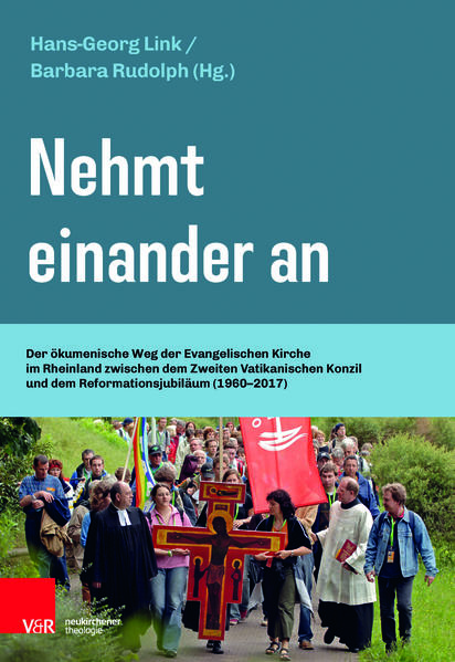 Die Evangelische Kirche im Rheinland gehört zu den Kirchen, die als erste aufmerksam die Öffnungen des Zweiten Vatikanischen Konzils verfolgt und darauf geantwortet haben. Dieser Dokumentationsband belegt erstmals den über 50-jährigen ökumenischen Weg, den die Evangelische Kirche im Rheinland seit den frühen sechziger Jahren mit der römisch-katholischen Kirche genommen hat. Jeder seiner 6 Teile ist einem Jahrzehnt gewidmet. Einige Akzente: Höhepunkt in den sechziger Jahren war fraglos das öffentliche Podiumsgespräch, dass Präses Beckmann und Kardinal Jaeger während des 12. Deutschen Evangelischen Kirchentages in Köln am 30. Juli1965 zum Thema führten: „Katholiken und Protestanten angesichts des Konzils.“ 1973 verabschiedete die Landessynode eine erste bahnbrechende Erklärung „über die Zusammenarbeit der evangelischen und katholischen Kirche“. (In den achtziger Jahren erarbeitete die Landessynode 1985 eine offizielle Stellungnahme zu den Lima-Erklärungen von 1982 zu Taufe, Eucharistie und Amt.) Anlässlich der Trierer Heilig-Rock-Wallfahrt 1996 kam am 26. März eine „Vereinbarung …zur gegenseitigen Anerkennung der Taufe“ zustande. Auf die vatikanische Erklärung Dominus Jesus im Jahr 2000 antwortete die Rheinische Landessynode 2001 mit der Stellungnahme: „Der Weg der Evangelischen Kirche im Rheinland bleibt ökumenisch.“ Außerdem empfahl sie den Abschluss weiterer Gemeindepartnerschaften am Ort. (2013 wurde eine theologische Grundlegung zum ökumenischen Charakter des Reformationsfestes 2017 erarbeitet.) Dieser Dokumentationsband ist eine Fundgrube für das ökumenische Engagement der Evangelischen Kirche im Rheinland und eine Inspiration für ihren künftigen ökumenischen Weg.