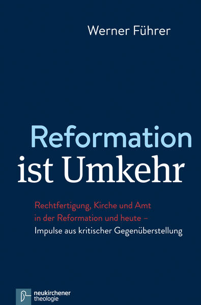 Das Buch ist in kritischer Auseinandersetzung mit dem Reformprozess in der EKD entstanden. Zu Beginn wird erklärt, was unter Reformation zu verstehen ist und worin der Unterschied zwischen Reformation und Reform besteht. Dabei wird deutlich: Reformen führen keine Reformation herbei, sie können diese vielmehr verhindern. Notwendig ist aber heute zweifellos eine Reformation der Kirche. Es geht nicht darum, Reformimpulse zu diskreditieren. Aber es ist nötig, sie zu überprüfen. Das geschieht in der kritischen Gegenüberstellung der Reformation des 16. Jh. mit den heutigen Reformbemühungen anhand der Leitthemen Rechtfertigung, Kirche und Amt. Bei dieser Gegenüberstellung kommen erschreckende theologische Defizite zum Vorschein. Geradezu besorgniserregend ist, dass die evangelische Kirche die Rechtfertigung des Gottlosen nicht sachgerecht zu erklären und zu interpretieren vermag. Was der Rat der EKD 2014 in einem "Grundlagentext" unter dem Titel "Rechtfertigung und Freiheit" vorgelegt hat, führt von dem biblischen und reformatorischen Verständnis der Rechtfertigung eher weg als zu ihm hin. Wenn der Artikel von der Rechtfertigung wirklich der Artikel ist, mit dem die Kirche steht und fällt, dann ist es um das Kirchesein der EKD sehr schlecht bestellt. Dem Unverständnis gegenüber dem Evangelium von der Rechtfertigung entspricht das Unvermögen, dem Auftrag der Verkündigung des Evangeliums gerecht zu werden. Unter fälschlicher Berufung auf das Priestertum aller Gläubigen ist in der heutigen evangelischen Kirche das Lehr- und Verkündigungsamt abgewertet worden, und zwar besonders in den lutherischen Landeskirchen. Dafür fehlt jede Schriftgrundlage. Es ist ein Indiz für den Abfall von dem in der Reformation wiederentdeckten Evangelium. Reformation ist Umkehr. Sie setzt eine geistliche Erneuerung in Gang, in deren Mittelpunkt die Heilige Schrift und das Evangelium von Jesus Christus stehen. Unabdingbare Voraussetzung für das Zustandekommen und Gelingen von Reformation ist heute die Umkehrung des Verhältnisses Kirche-Kirchengemeinde in das Verhältnis Kirchengemeinde-Gesamtkirche.