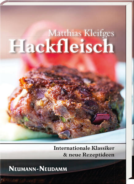 Hackfleisch ist der Liebling der Nationen! Keine Form des wertvollen Lebensmittels Fleisch ist so vielseitig variierbar wie Hackfleisch. Matthias Kleifges, Hobbykoch aus der Eifel, hat internationale Klassiker sowie seine Lieblingsrezepte zusammengetragen und daraus neue Rezeptideen entstehen lassen. Hackfleisch ist in den Küchen der Welt weit verbreitet. Und jeder, der es mag, findet in diesem Buch zahlreiche Anregungen, wie es nicht nur schmackhaft, sondern auch landestypisch zubereitet werden kann. Planen Sie einen schwedischen Abend? Dann sollten Köttbullar nicht fehlen. Suchen Sie Anregungen, wie Sie Hackfleisch und Käse auf verschiedene Weise kombinieren können? In diesem Themenkochbuch werden Sie fündig.