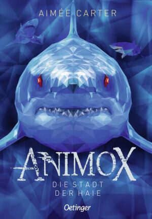 In "Animox 3. Die Stadt der Haie", dem atemberaubenden dritten Band der Tierwandler- Saga von Aimée Carter, setzt Simon Thorn seine gefährliche Mission fort, die verschollenen Stücke der Waffe des legendären Bestienkönigs zu finden. Nachdem Simon und seine Freunde den tödlichen Gefahren des Schlangenreichs entkommen sind, führt sie ihre Suche in die unergründlichen Tiefen des Pazifiks, direkt in die Stadt der Haie. Dort treffen sie auf neue Herausforderungen und finstere Gegner, die Simons Entschlossenheit und seinen Mut auf die Probe stellen. Während Simon sich mit der Frage auseinandersetzen muss, ob er das Richtige tut und wie er seine Freunde und die Welt der Animox schützen kann, wird das Abenteuer nicht nur zu einer physischen, sondern auch zu einer moralischen Herausforderung für den jungen Tierwandler. Der dritte Band der "Animox"- Reihe entführt die Leser in ein neues, spannendes Umfeld und vertieft die komplexe Welt der Tierreiche. Die düsteren Tiefen des Ozeans bieten eine perfekte Bühne für die fortgesetzte Erkundung von Freundschaft, Vertrauen und der Schwierigkeit, richtige Entscheidungen zu treffen. Carter gelingt es erneut, eine fesselnde Geschichte zu erzählen, die junge Leser ebenso wie Erwachsene in ihren Bann zieht. Mit kurzweiligen Sätzen und einer flüssigen Erzählweise bietet "Die Stadt der Haie" ein Leseerlebnis, das Abenteuerlustige und Fantasy- Fans gleichermaßen begeistert. Simon Thorn beweist, dass es nicht auf die Kräfte ankommt, mit denen man geboren wird, sondern darauf, wie man sie nutzt, um ein wahrer Held zu sein. Faszinierende Unterwasserwelt: Tauchen Sie ein in die geheimnisvolle Stadt der Haie, eine atemberaubende Unterwasserwelt, die Leser ab 10 Jahren in ihren Bann zieht. Spannende Fortsetzung der Reihe: "Die Stadt der Haie" bietet ein neues Level an Spannung und Abenteuer, das Fans von Tierwandler- Geschichten nicht entgehen lassen sollten. Erlebe, wie Simon und seine Freunde über sich hinauswachsen, während sie in den dunklen Tiefen des Pazifiks nicht nur äußeren Gefahren, sondern auch inneren Zweifeln begegnen. Die Beziehung zwischen Jam und seinem Vater, dem General des Unterwasserreichs, bietet einen tiefen Einblick in die Herausforderungen und Konflikte innerhalb der Tierwandler- Gemeinschaft. Simon steht vor schwierigen, moralischen Entscheidungen, die das Schicksal der Welt der Animox beeinflussen können, und regt damit zum Nachdenken über Richtig und Falsch an. Von packenden Kämpfen bis hin zu berührenden Freundschaftsmomenten - "Die Stadt der Haie" bietet eine perfekte Balance aus Action und Emotion, die sowohl junge als auch erwachsene Leser fesselt. Aimée Carters flüssiger Schreibstil und die geschickten Rückblenden machen den Einstieg und das Mitfiebern leicht, auch wenn die Vorgängerbände etwas zurückliegen. Mit unerwarteten Entwicklungen und überraschenden Wendungen hält das Buch bis zur letzten Seite in Atem und macht neugierig auf die weiteren Abenteuer von Simon und seinen Freunden. Uneingeschränkte Leseempfehlung für alle, die eine spannende und emotional tiefe Tierwandler- Geschichte suchen, die von Buch zu Buch besser wird. Der Dein SPIEGEL- Bestseller, gelistet bei Antolin. Die Reihe umfasst insgesamt fünf Bände Band 1: Das Heulen der Wölfe Band 2: Das Auge der Schlange Band 3: Die Stadt der Haie Band 4: Der Biss der Schwarzen Witwe Band 5: Der Flug des Adlers Entdecke auch das Sequel, "Die Erben der Animox" Band 1: Die Beute des Fuchses Band 2: Das Gift des Oktopus Band 3: Der Kampf des Elefanten Band 4: Der Verrat des Kaimans Band 5: Die Rache des Tigers