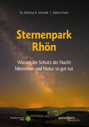 Warum der Schutz der Nacht Menschen und Natur so gut tut Der von der International Dark-Sky Association ausgerufene Sternenpark Rhön findet großes öffentliches Interesse. Das in vieler Hinsicht als modellhaft geltende UNESCO-Biosphärenreservat Rhön ist um eine Dimension reicher. Klar gegliedert beschreiben die Autoren, warum die Stunden der natürlichen Dunkelheit für Menschen, Tiere und Pflanzen so wichtig sind und wie man beispielsweise Außenbeleuchtung mit geringem Aufwand umweltgerecht gestalten kann. Sie führen an interessante Orte der Rhön und vermitteln viel Wissenswertes über die Sterne. Das ist nicht nur interessant für Menschen, die im Sternenpark leben. Auch die vielen Besucher der Rhön können in ihren Heimatregionen etwas für die Bewahrung der Nacht tun. Dieses Buch gibt dazu viele leicht umsetzbare Anregungen.