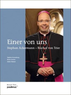 Einer von uns Stephan Ackermann-Bischof von Trier Der neue Bischof von Trier, Dr. Stephan Ackermann, wurde am 24. Mai 2009 in sein Amt eingeführt. Aus diesem Anlass gibt das Bistum in Zusammenarbeit mit dem Paulinus Verlag einen Bildband heraus, der diesen Übergang in einen neuen Zeitabschnitt für das Bistum Trier dokumentiert. Neben der bereits erwähnten Amtseinführung wird auch ein Blick auf die vorangegangene Bischofswahl geworfen. Der Werdegang von Stephan Ackermann, seine Interessen und Einschätzungen werden beleuchtet. Berichte von Weggefährten zeichnen ein umfassendes Bild seiner Persönlichkeit. Auch Wünsche und Erwartungen der Gläubigen haben in diesem Buch ihren Platz. Darüber hinaus die Herausforderungen, Chancen und Visionen, die das Bistum Trier mit seinem neuen Bischof zukünftig in Angriff nehmen muss. Bistum Trier (Hg.): Einer von uns. Stephan Ackermann-Bischof von Trier 136 Seiten, 21 x 27 cm, zahlreiche Abbildungen, ISBN 978-3-7902-1635-6