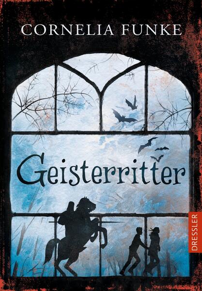 In "Geisterritter" von Cornelia Funke wird der junge Jon Whitcroft unfreiwillig zum Protagonisten einer übernatürlichen Geschichte, als er gegen seinen Willen auf ein Internat in Salisbury geschickt wird. Sein Leben nimmt eine dramatische Wendung, als ihm eines Nachts drei rachsüchtige Geister erscheinen, die es auf sein Leben abgesehen haben. Diese Geister, angeführt von Lord Stourton, einem historischen Feind seiner Familie, schwören Rache für ein jahrhundertealtes Unrecht. In seiner Verzweiflung findet Jon Hilfe in Ella Littlejohn und ihrer Großmutter Zelda, die über Wissen und Weisheit im Umgang mit Geistern verfügen. Gemeinsam rufen sie den Geisterritter Sir William Longspee herbei, der Jon beisteht und gleichzeitig seine eigene Erlösung in dieser ungewöhnlichen Freundschaft findet. Die Geschichte verwebt geschickt historische Elemente mit der modernen Herausforderung, sich in einer neuen und feindseligen Umgebung zurechtzufinden, und bietet eine fesselnde Mischung aus Spannung, Abenteuer und der Bedeutung von Mut und Freundschaft. "Geisterritter" ist mehr als nur eine Geistergeschichte