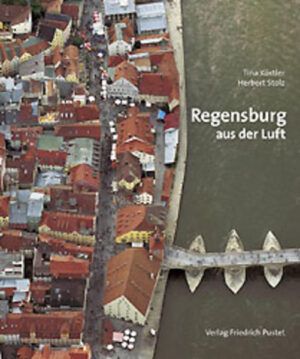 Regensburg aus der Luft – mit der Cessna über die Donau. Auf zahlreichen Flügen hielt der Fotograf Herbert Stolz die Stadt, in der er lebt, fest. Aus dem umfangreichen Fundus an hoch qualitativen Mittelformat-Fotografien entstand ein einzigartiger Bildband der fotogenen Stadt Regensburg aus der Vogelperspektive. Das faszinierende Schmuckstück, die Historische Altstadt, bildet einen Schwerpunkt in diesem Buch. Doch auch die Siedlungen und Industrieniederlassungen, die in den letzten Jahrzehnten die Stadt außerhalb des Grüngürtels erweiterten, nehmen einen breiten Raum ein. Die zahlreichen Luftaufnahmen geben neue, ungewohnte Sichtweisen auf die Stadtlandschaft frei, die vielen Doppelseiten laden den Betrachter zum Verweilen ein oder animieren zur Suche nach Vertrautem. Regensburger werden überrascht sein, wie viel es in „ihrer“ Stadt noch zu entdecken gibt. Diejenigen, die Regensburg erst kennen lernen wollen, finden in den einleitenden Texten und den ausführlichen Bildlegenden hilfreiche Informationen.