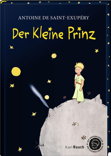 Die klassische Übersetzung in außergewöhnliche Ausstattung mit Farbschnitt und leuchtenden Planeten und Sternen. Längst ein Klassiker und Millionen können aus ihm zitieren: Der Kleine Prinz lebt zusammen mit seiner Rose auf dem Planeten Asteroid B 612 und besucht die Erde. Hier lernt er neben dem Erzähler, der mit seinem Flugzeug in der Wüste notlandete, unter anderem den Fuchs kennen, der ihm das Vertraut-machen erklärt: „Du bist zeitlebens dafür verantwortlich für das, was Du Dir vertraut gemacht hast“. Ein weltbekanntes Buch voller Weisheiten und mit vielen geläufigen Zitaten, wie „Man sieht nur mit dem Herzen gut“ oder „Das Eigentliche ist unsichtbar“. In der klassischen Übersetzung von Grete und Josef Leitgeb und mit den originalen Illustrationen von Antoine de Saint-Exupéry. AUSZUG: »Zähmen, das ist eine in Vergessenheit geratene Sache«, sagte der Fuchs. »Es bedeutet, sich ›vertraut machen‹.« »Vertraut machen?« »Gewiss«, sagte der Fuchs. »Noch bist du für mich nichts als ein kleiner Junge, der hunderttausend kleinen Jungen völlig gleicht. Ich brauche dich nicht und du brauchst mich ebenso wenig. Ich bin für dich nur ein Fuchs, der hunderttausend Füchsen gleicht. Aber wenn du mich zähmst, werden wir einander brauchen. Du wirst für mich einzig sein in der Welt. Ich werde für dich einzig sein in der Welt?…« ... »Adieu«, sagte der Fuchs. »Hier mein Geheimnis. Es ist ganz einfach: Man sieht nur mit dem Herzen gut. Das Wesentliche ist für die Augen unsichtbar.« »Das Wesentliche ist für die Augen unsichtbar«, wiederholte der kleine Prinz, um es sich zu merken