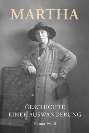 17 Jahre war Martha Hüner alt, als sie 1923 ihre Familie verließ, um allein nach Amerika zu gehen. Eine Pferdebürste, die Martha damals von ihrem Vater zum Abschied bekam, gilt heute als „Nofretete“ des Deutschen Auswandererhauses in Bremerhaven. Marthas Briefe und Bilder, die sie über den Ozean nach Geestemünde schickte, wurden von der Familie sorgsam verwahrt und bilden die Grundlage für dieses Buch, das Marthas Schwester Hanna 2004 verfasste.