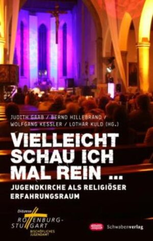 Jugendkirchen bieten Jugendlichen einen Raum, in ihrer Sprache und Ausdrucksweise Got-tesdienst zu feiern. Sie setzen damit wertvolle Impulse für eine jugendgerechte Liturgie und Spiritualität. Dieses Buch gewährt Einblicke in die konkrete Arbeit und Konzeption von Jugendkirchen in der Diözese Rottenburg-Stuttgart. Am Beispiel der Jugendkirche Ravensburg wird erstmals das Konzept einer Jugendkirche im ländlichen Raum dargestellt und evaluiert. Konkrete Pra-xisbausteine zeigen, wie Jugendkirchen als Kirchen von Jugendlichen für Jugendliche auf-gebaut und weiterentwickelt werden können. Erfolgreiches Konzept von Jugendkirche. Praktische Hinweise, Jugendkirche vor Ort aufzubauen. Jugendkirche aus katholischer Perspektive.