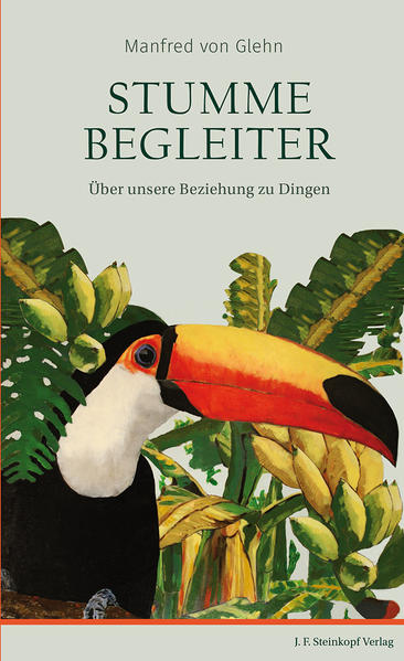 Nicht nur Menschen begleiten zeitweilig unser Leben, sondern auch Dinge. An Erstere denkt man oft zurück, aber Letztere … waren "bloß Sachen". Oder? Der Verfasser dieser ungewöhnlichen Autobiografie haucht ihnen Leben ein. Er ist bisher 43 x umgezogen und hat jedes Mal viel entsorgt, verkauft oder verschenkt. Einiges davon vermisst er wie gute Freunde, die weggezogen oder gestorben sind. Anderes ist geblieben und begleitet ihn bis heute. Jeder dieser Gegenstände birgt ein Geheimnis, nämlich ein Stück Vergangenheit. In seinem Buch rekonstruiert der Autor die verborgene Geschichte von 30 "stummen Begleitern". Mit seinen mal heiter-ironischen, mal nachdenklich-sentimentalen, mal erschütternd-traurigen Betrachtungen inspiriert er die Leser und Leserinnen zu ganz neuer Wahrnehmung ebenso der erhaltenen wie der erinnerten Relikte des eigenen Lebens.